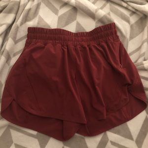Size 8 track that 5” lululemon shorts in chianti!